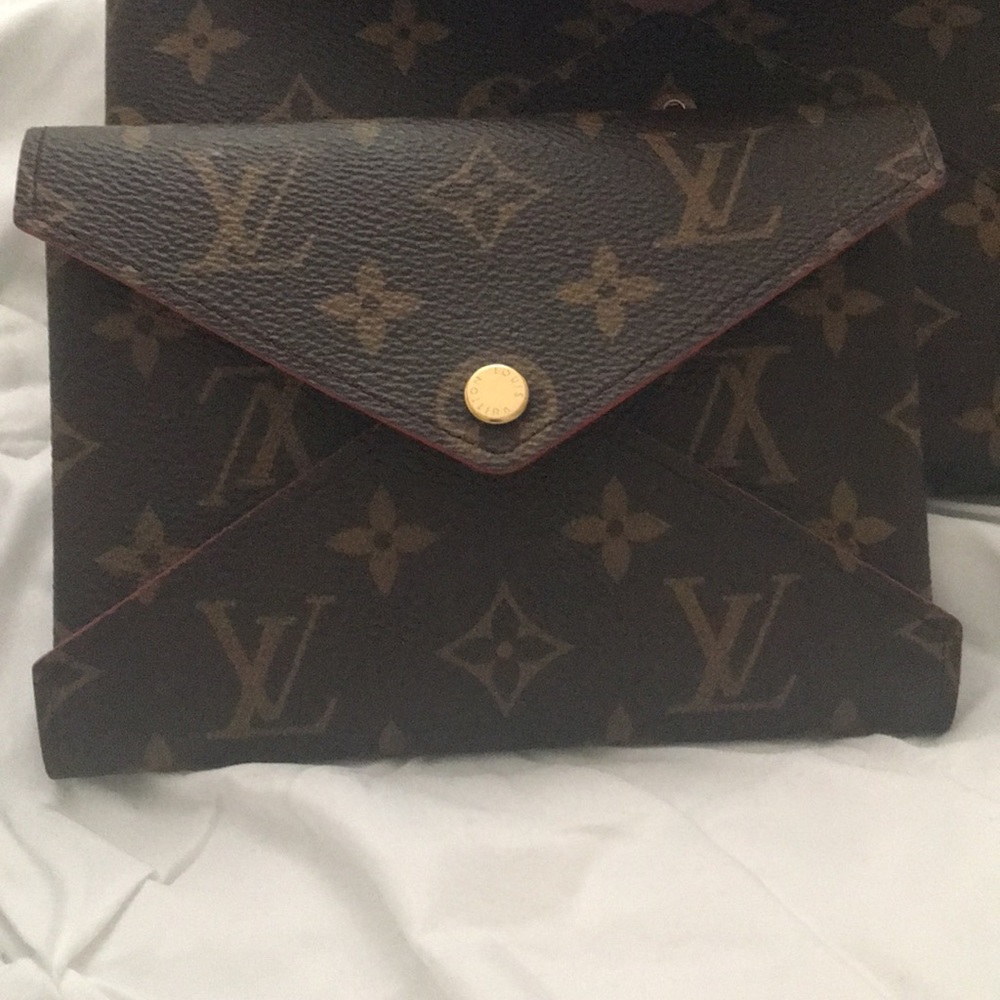 Louis Vuitton medium wallet